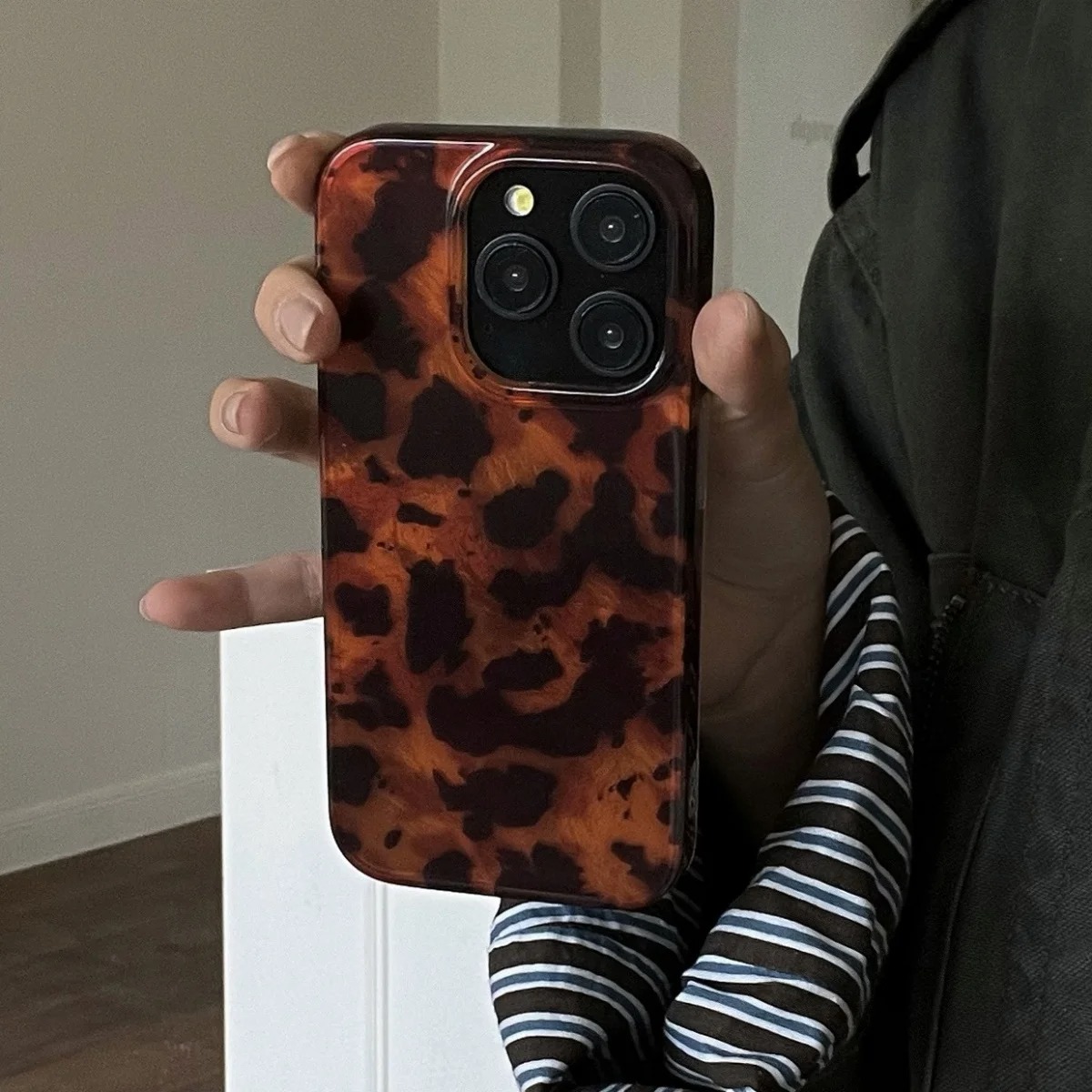 Retro Amber Texture Laser Phon - огляд і ціна Phone Accessories Iphone